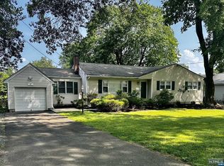 17 Highwood Rd, Ramsey, NJ 07446