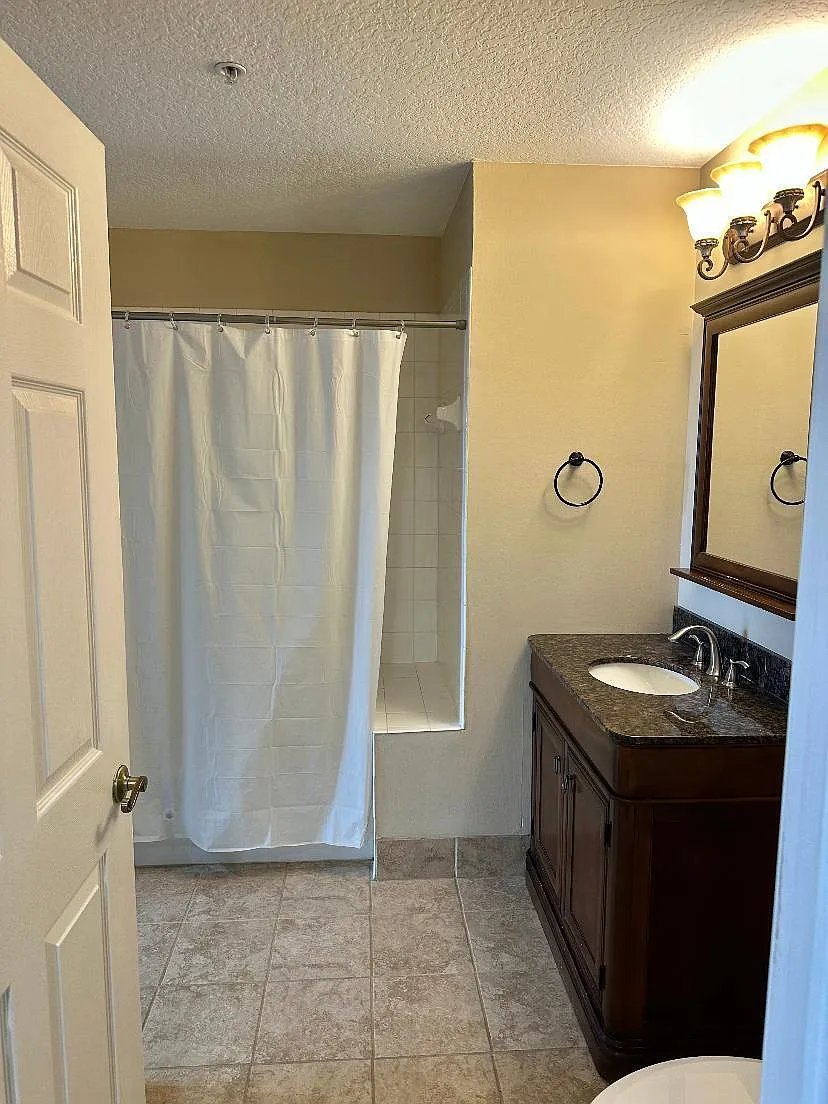 1 bed, 1.0 bath, 719 sqft, $2,100 — Photo 4