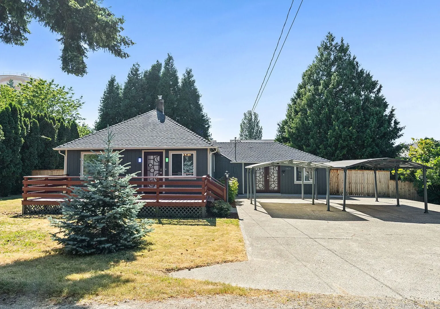 Kennydale Rambler with parking- Close to Lake Washington — Photo 1