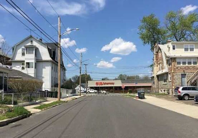 2nd image of 448 Willow St