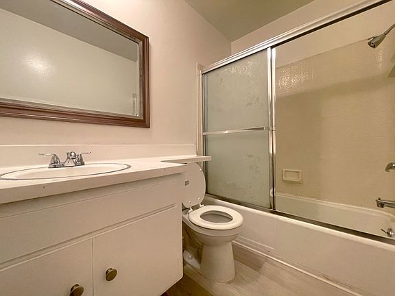 4th image of 5022 Riverton Ave APT 2