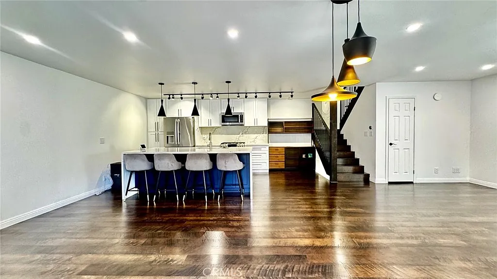 3 bed, 2.5 bath, 1565 sqft, $4,500 — Photo 1