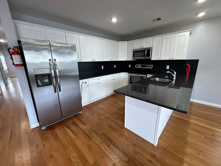 301 N 13th St #2 — Photo 10