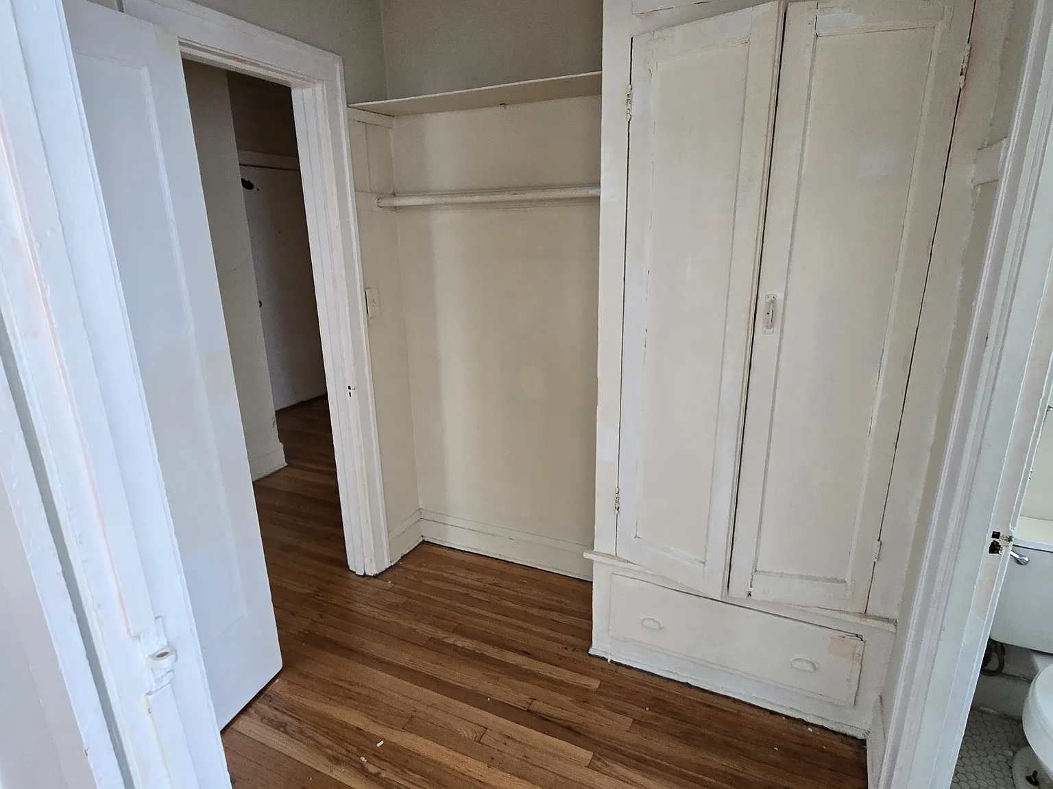 5469 W Chicago Ave — Photo 3
