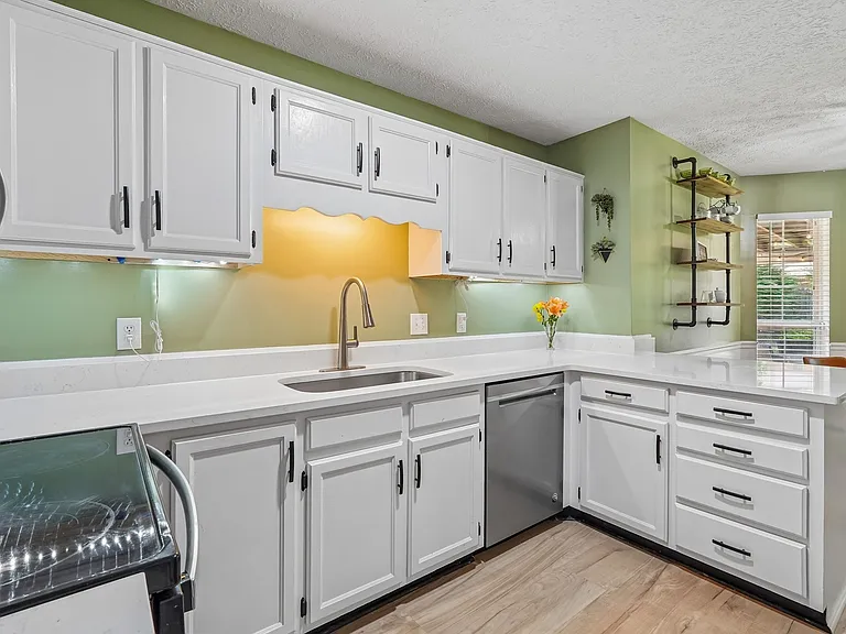 3529 Thornehill Dr — Photo 6