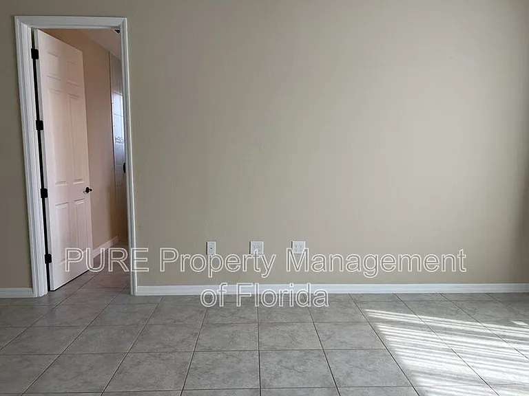 10376 SW 99th St — Photo 32
