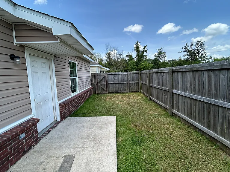 806 Derry Dr — Photo 7