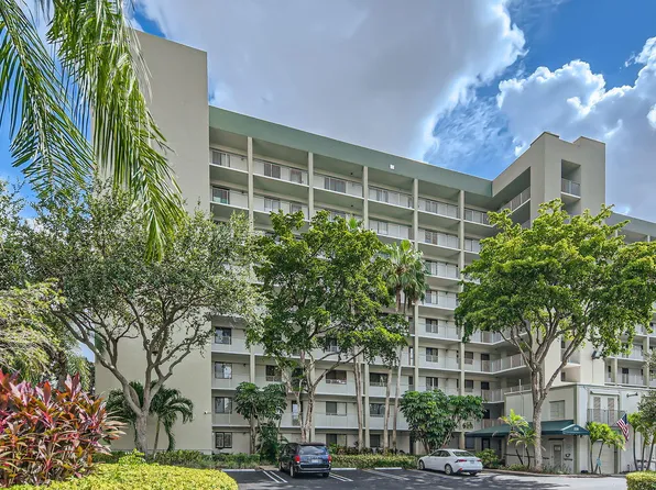 2238 N Cypress Bend Drive #302, Pompano Beach, FL 33069