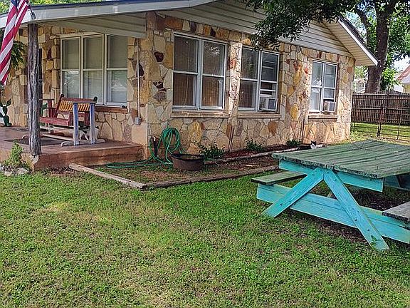 3rd image of 310 10th St