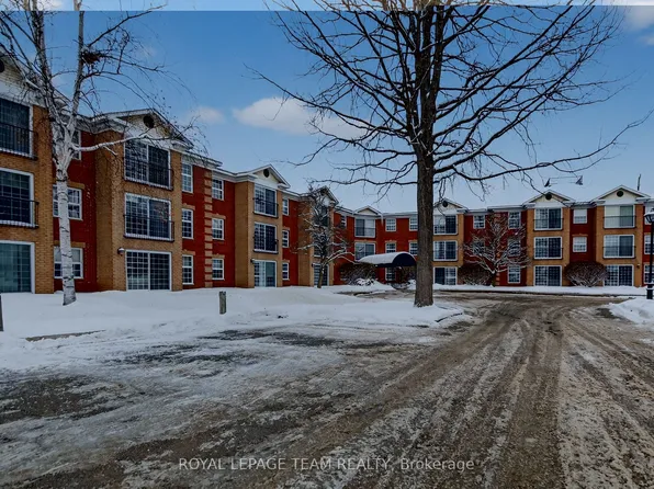 40 Pearl St #201, Smiths Falls, ON K7A 5B5