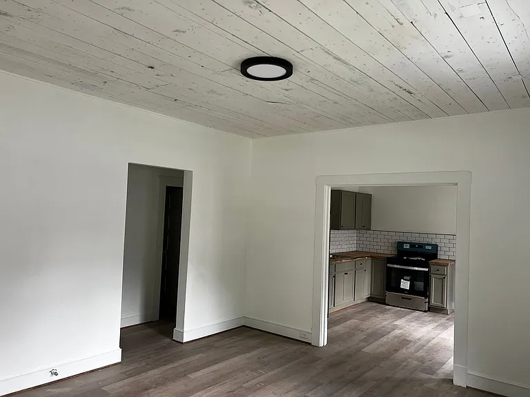 909 N 10th St — Photo 10