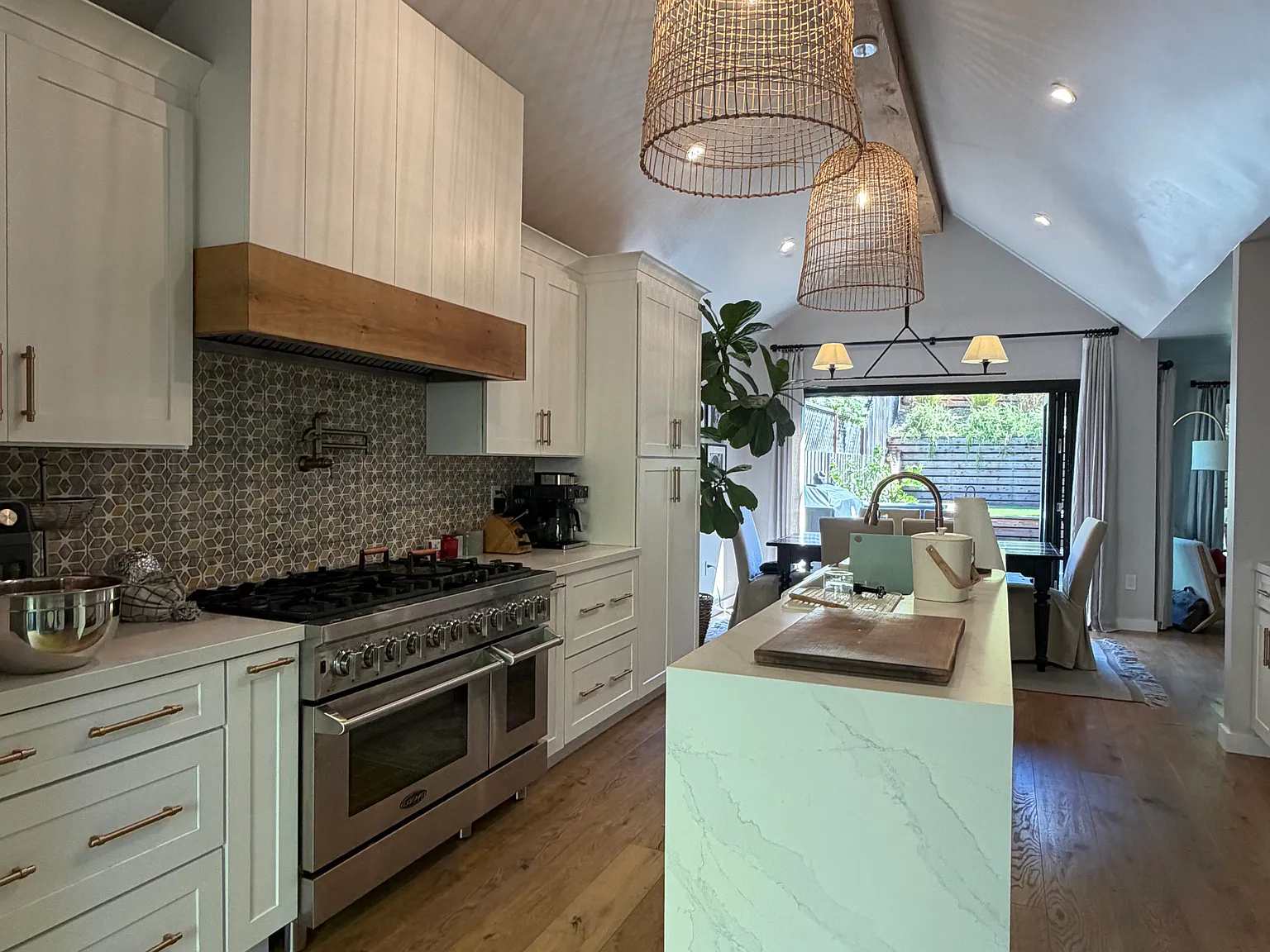 3 bed, 2.5 bath, 1764 sqft, $5,000 — Photo 2