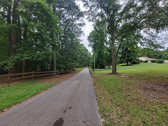 4th image of 562 Adams Rd