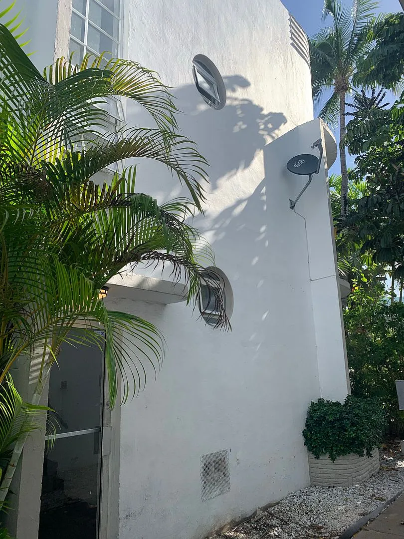 Charming 2 Bed / 2 Bath in Prime South Beach — Photo 3