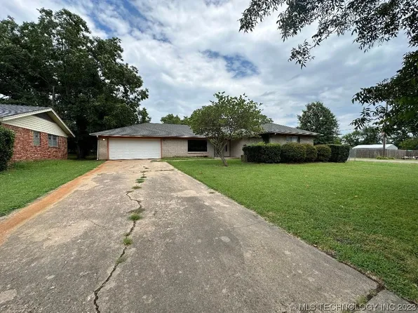 606 Diamond St, Holdenville, OK 74848