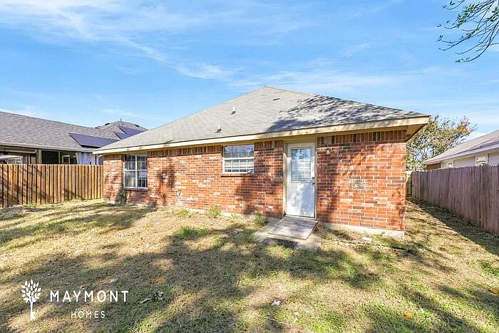3 bed, 2.0 bath, 1482 sqft, $1,634 — Photo 3