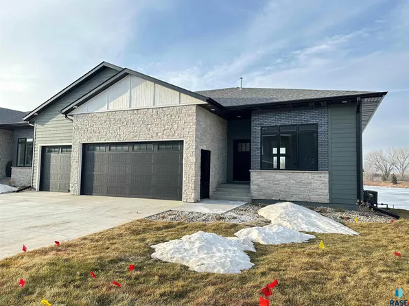 8608 W Shoreline Pl, Sioux Falls, SD 57107