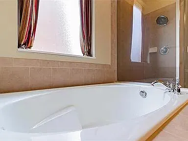 1475 Salisbury Dr — Photo 10
