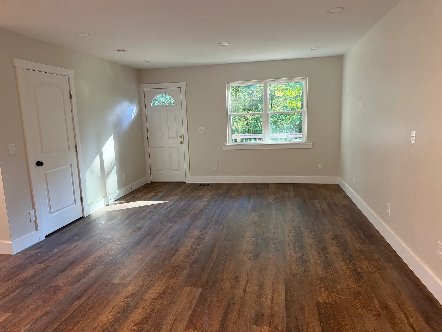 3 bed, 1008 sqft, $1,800 — Photo 3