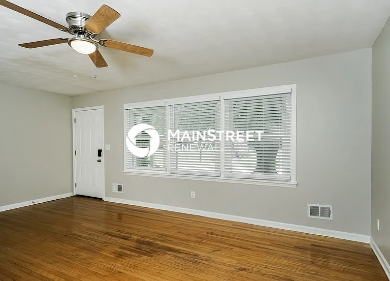 9909 Lakewood Dr — Photo 8