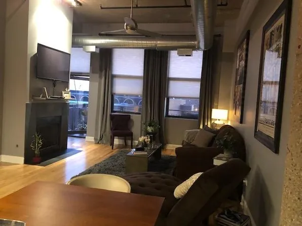 758 N Larrabee St APT 609, Chicago, IL 60654