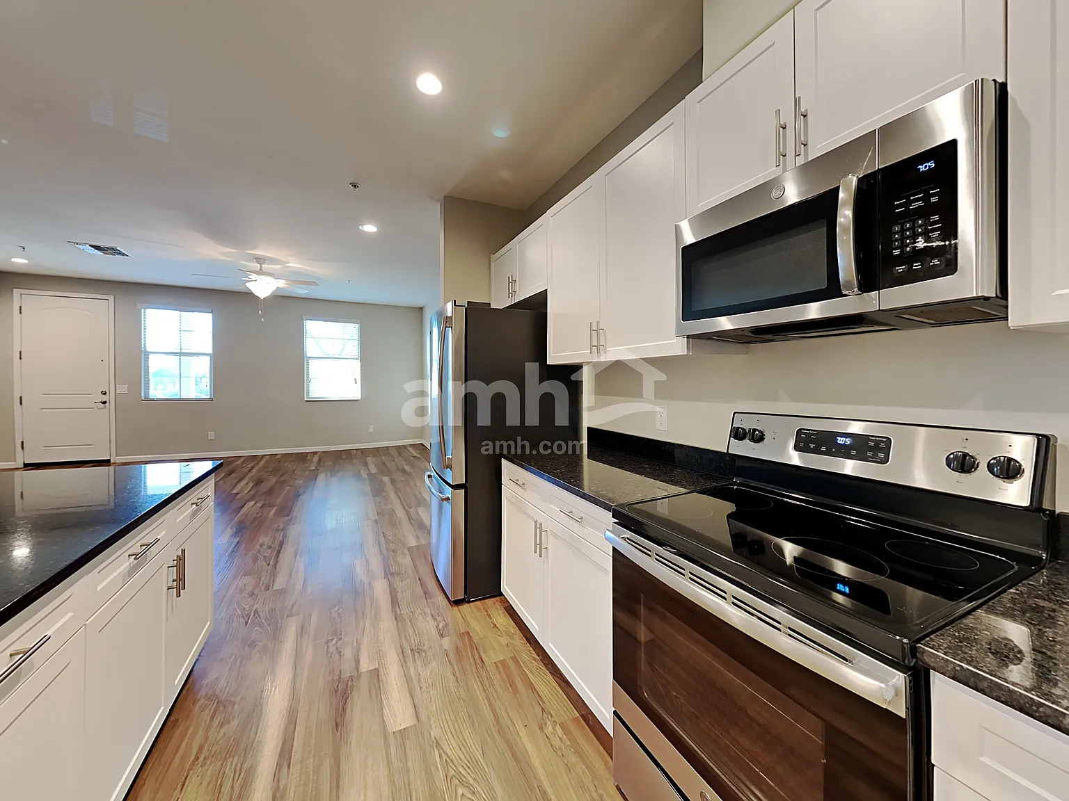 3 bed, 2.5 bath, 1749 sqft, $1,930 — Photo 3