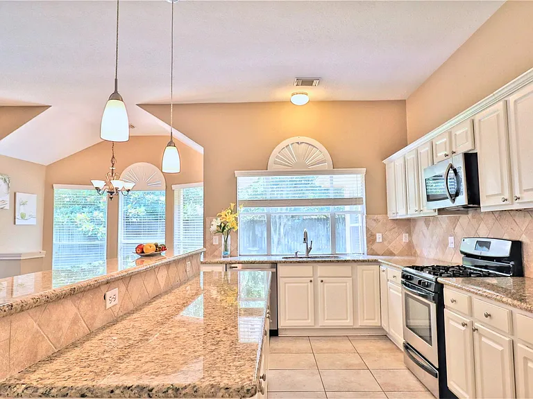 4530 Springfield Lakes St — Photo 9