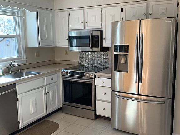 3rd image of 100 Tanglewood Dr