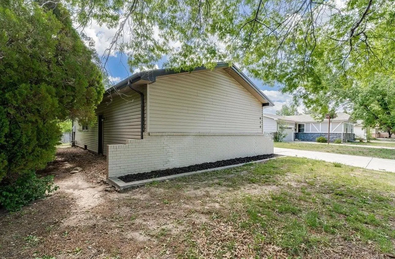 928 S Dalton Dr — Photo 3