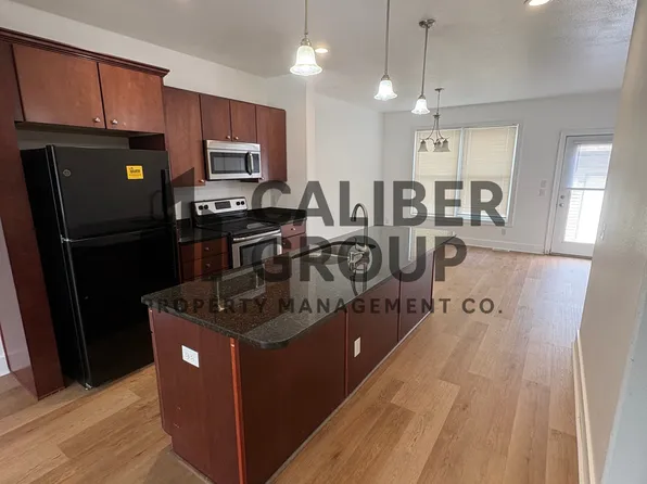 301-311 E 3rd St, Waterloo, IA 50703