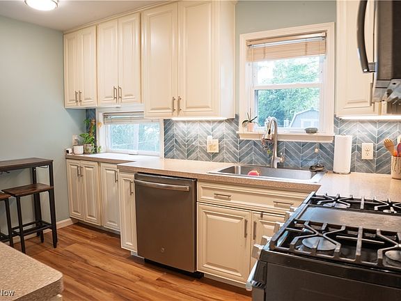 2nd image of 5392 Robinhood Dr