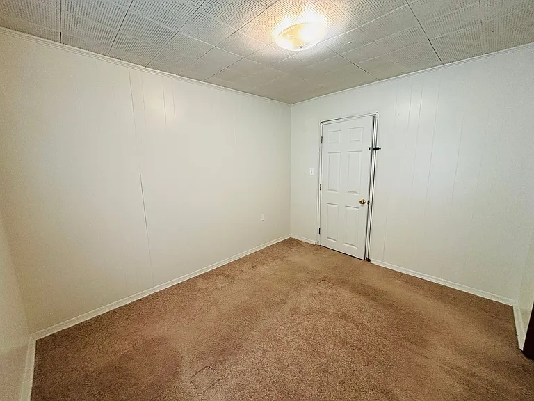 116 Lester St — Photo 10