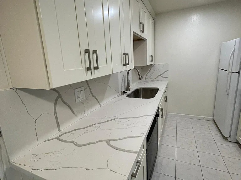 Kitchen counter - new cabinets and countertop