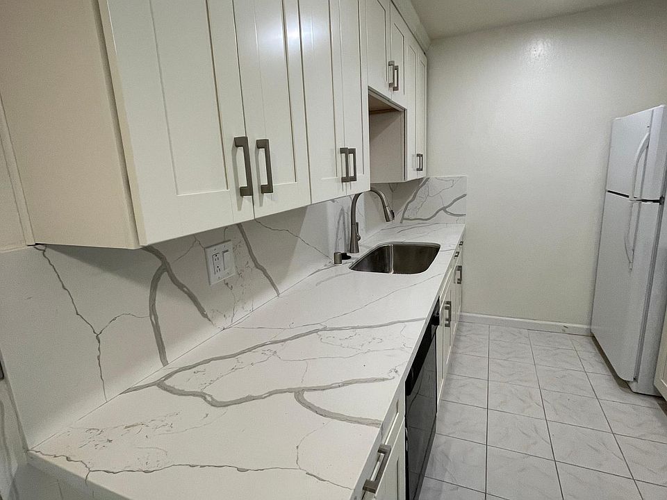 Kitchen counter - new cabinets and countertop
