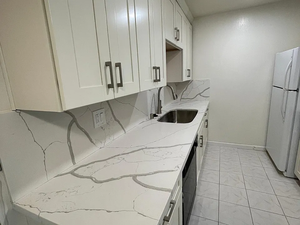 Kitchen counter - new cabinets and countertop