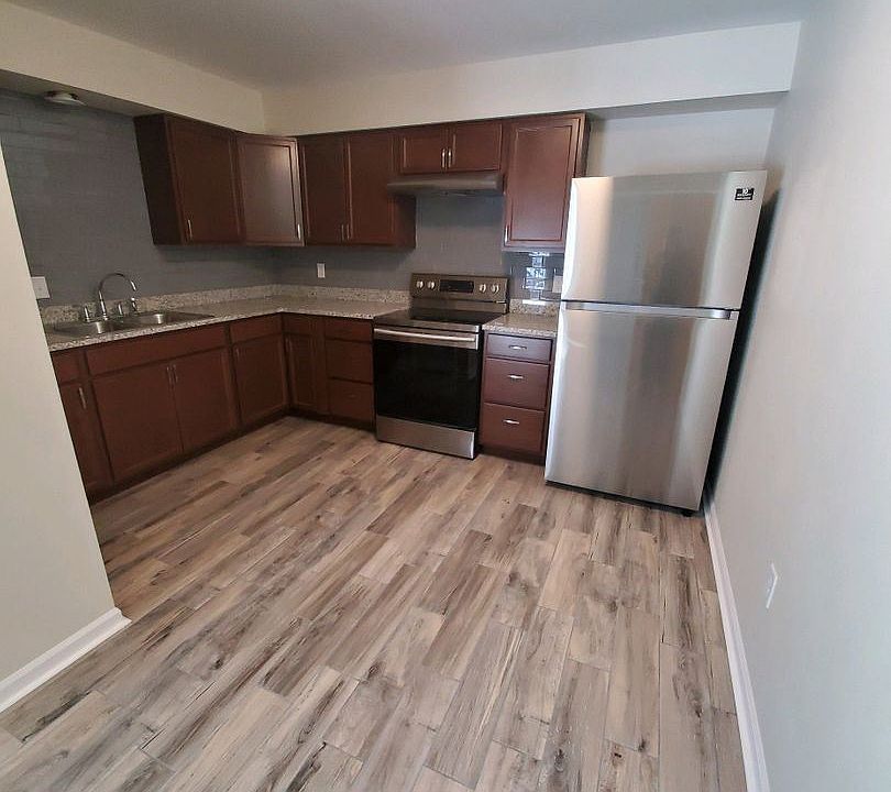1st image of 208 Flintridge Dr APT 4