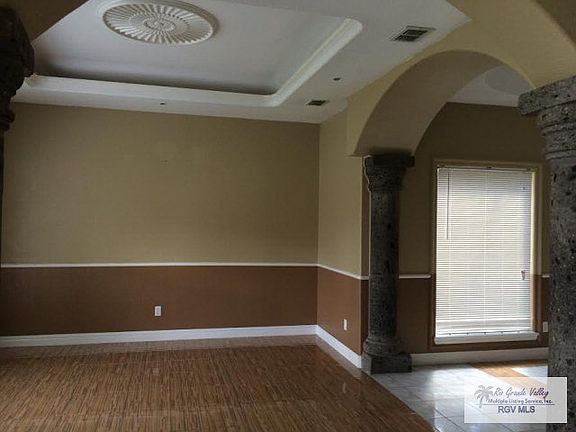 2nd image of 2075 Sunset Lake Dr