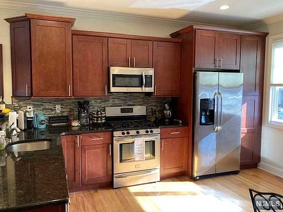 2nd image of 232 Greenwood Ave