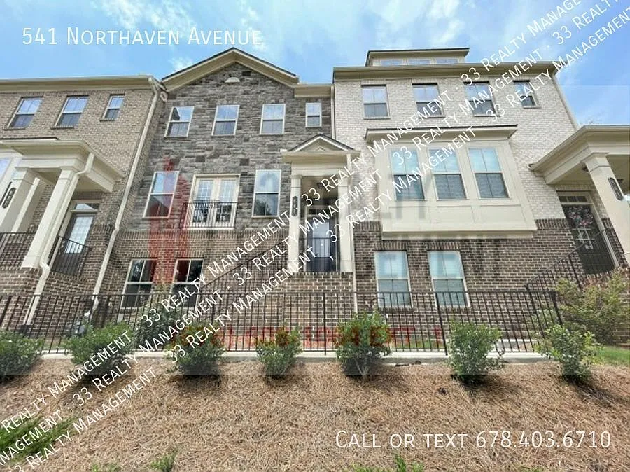Stunning 3bed/3.5bath townhome available! — Photo 1