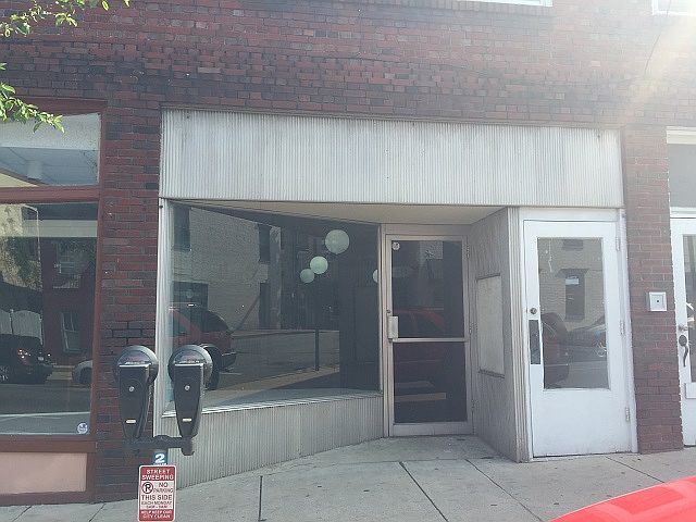 1st image of 10 W Franklin St