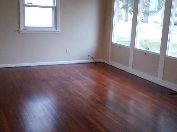 4th image of 1915 Northfield Ave NW
