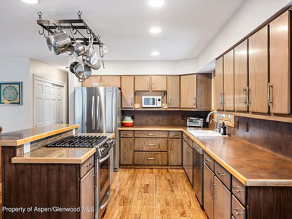 4th image of 517 W 13th St