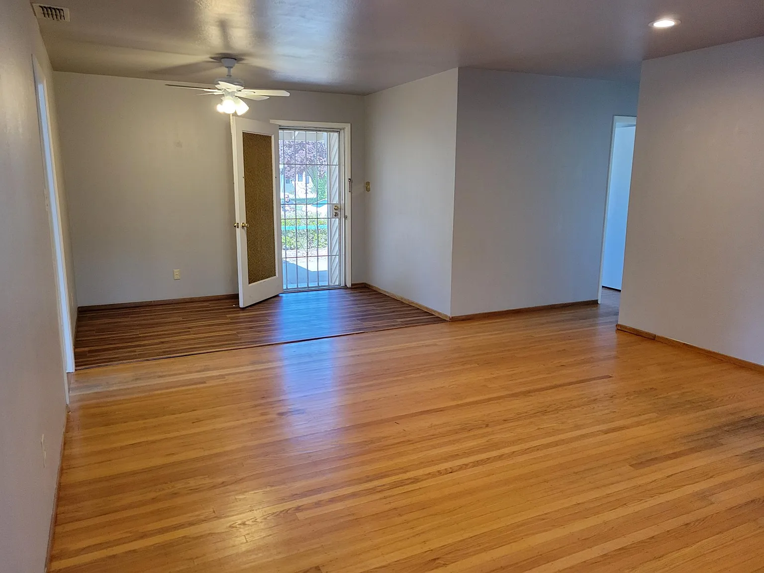 5421 Hesper Way photo 1