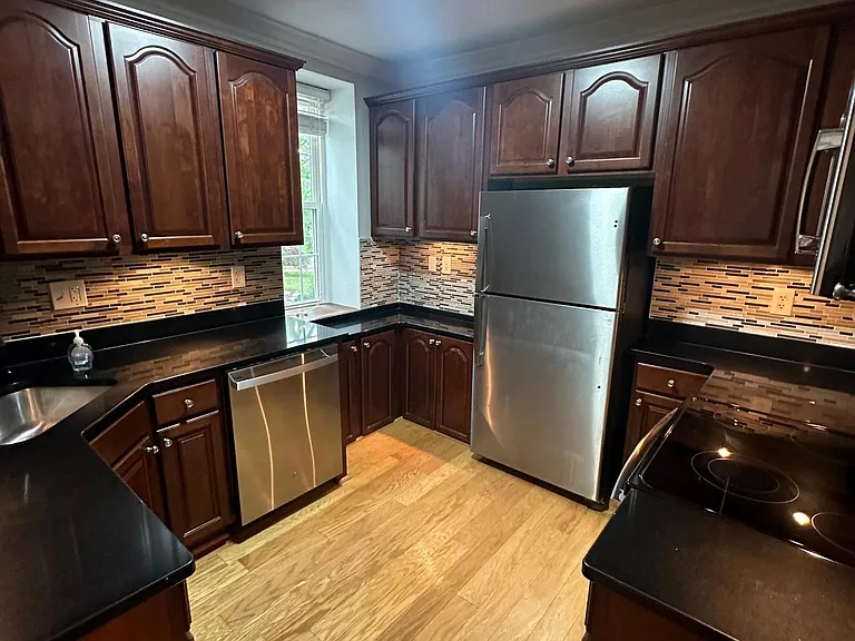 7254 Lindell Blvd — Photo 6