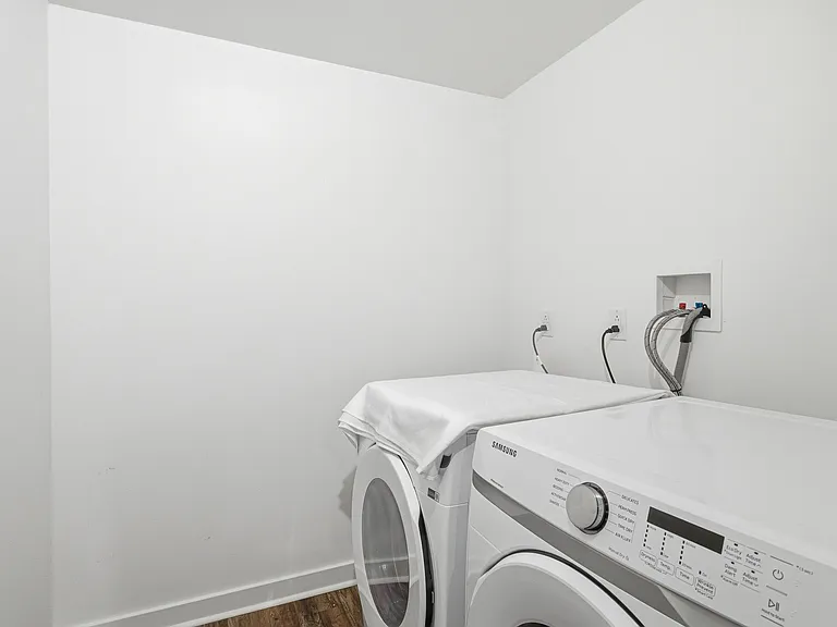 7013 Pipers Glen Way — Photo 32