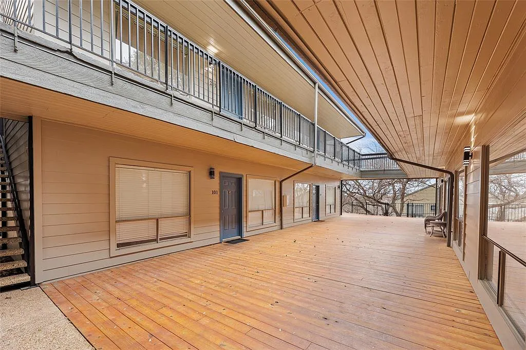 908 Poplar St Apt 101 — Photo 4