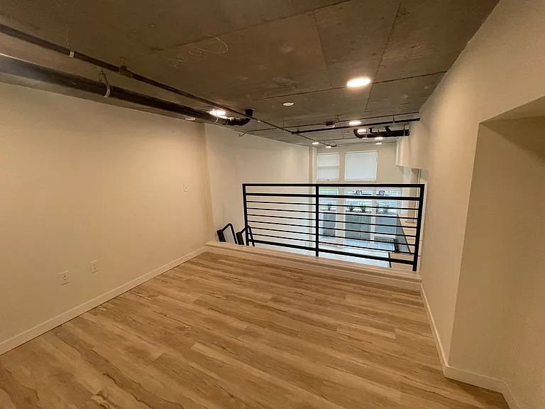 Welcome to AV Lofts! Beautiful views plus in-unit laundry! Up to 8 weeks free! — Photo 52