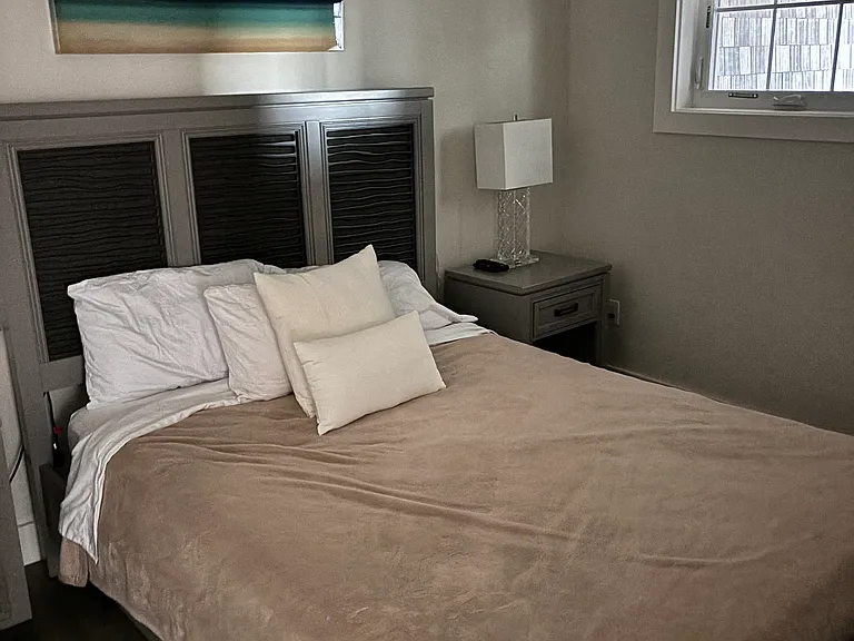 377 Ocean Blvd — Photo 18