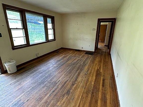 2nd image of 2123 Chillicothe St