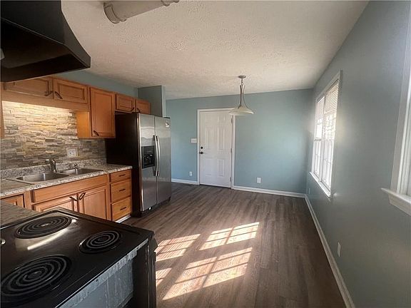 2nd image of 201 Grogan Rd NE